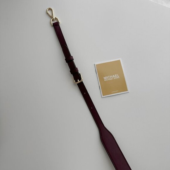 Michael Kors Small Leather Crossbody Bag with a free wallet - Picture 6 of 8